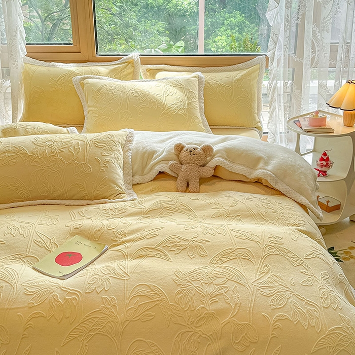 91家纺网 家纺一手货源 找家纺 2024新款简约包边全消光雕花牛奶绒兔兔绒四件套 雕花包边-枝枝叶叶 黄