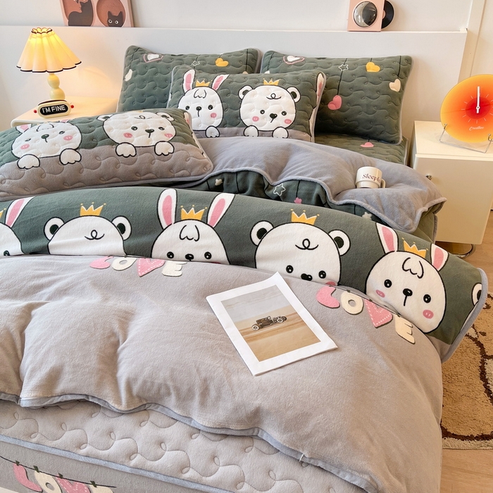 91家纺网 家纺一手货源 找家纺 2024秋冬A类牛奶绒加厚夹棉床笠+牛奶绒被套四件套欢乐派对