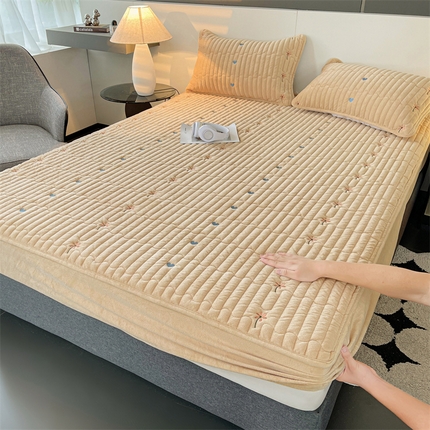 2024新款A类纯色牛奶绒刺绣薄款床垫加厚绒保暖床笠床护垫 艾维-卡其（床笠款）