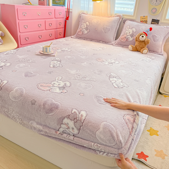 91家纺网 家纺一手货源 找家纺 韩巢家纺 2024新款加厚雪花绒卡通印花保暖床笠三件套 爱心兔(紫)