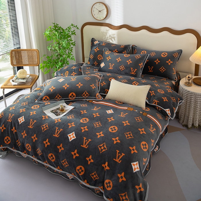 91家纺网 家纺一手货源 找家纺 雨萝家纺 2024新款亲肤舒适牛奶绒四件套 大牌风