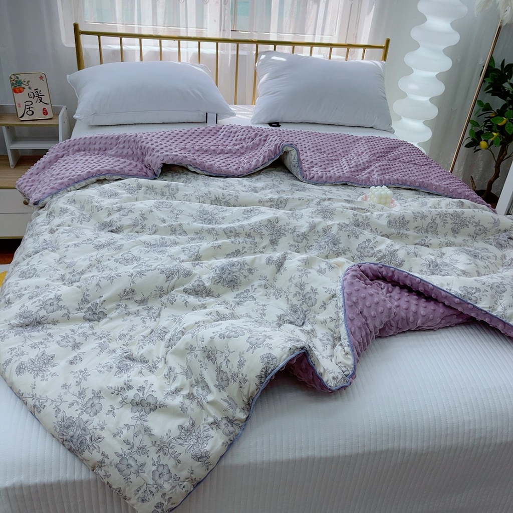 91家纺网 家纺一手货源 找家纺 暖居 2024新款嵌条豆豆被 山茶紫色