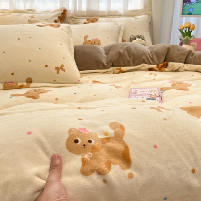 91家纺网 家纺一手货源 找家纺 慕尚家纺 2025新款3.5kg高克重田园花卉类牛奶绒四件套 奇妙猫