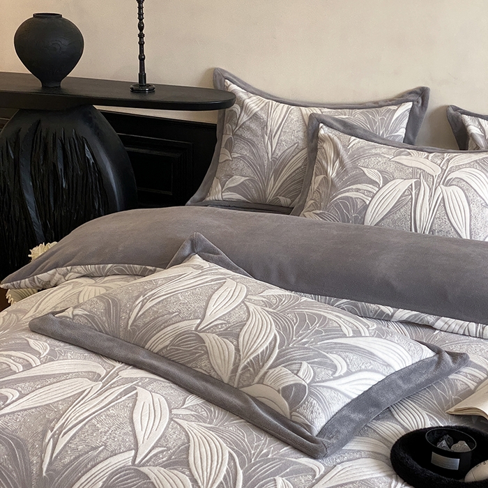 91家纺网 家纺一手货源 找家纺 梦享生活家居 2024新款加厚保暖牛奶绒四件套 叶璃-灰