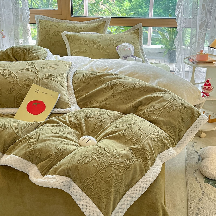 91家纺网 家纺一手货源 找家纺 2024新款简约包边全消光雕花牛奶绒兔兔绒四件套 雕花包边- 枝枝叶叶 海棠绿