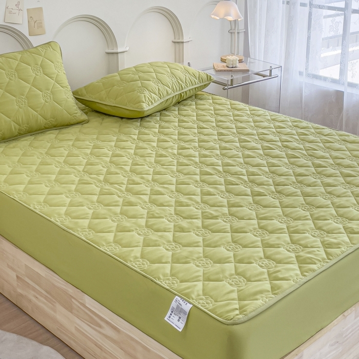 91家纺网 家纺一手货源 找家纺 丝涟家居 2025新款A类亲肤棉防水防污床笠--花朵款 玫瑰花-芥末绿