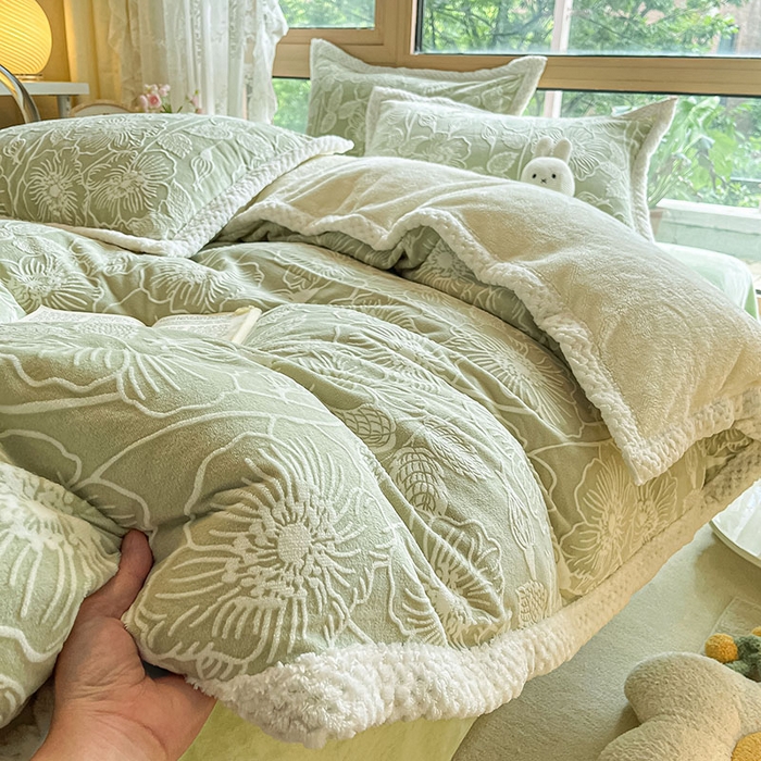 91家纺网 家纺一手货源 找家纺 2024新款简约包边全消光雕花牛奶绒兔兔绒四件套 雕花包边- 安妮花苑 绿