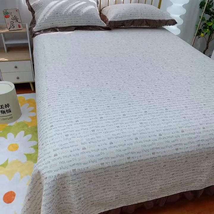 91家纺网 家纺一手货源 找家纺 2024新款亲肤舒适法式床盖三件套 字母小熊