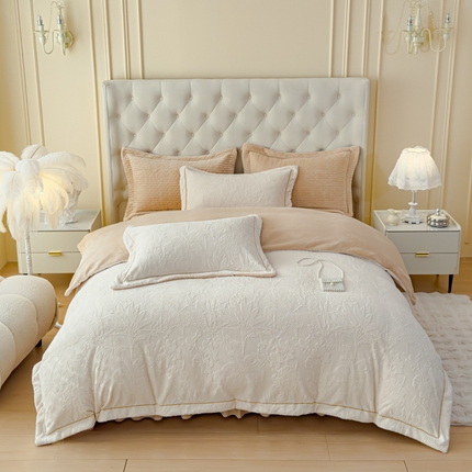 木兰花 2025新款A类230克全消光5D雕花牛奶绒被套宽边一字绣床单床盖床裙款四件套 丛林蝶影米色