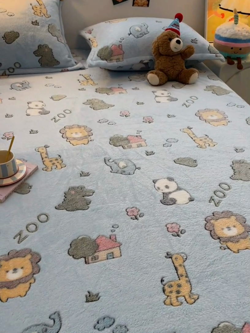 91家纺网 家纺一手货源 找家纺 韩巢家纺 2024新款加厚雪花绒卡通印花保暖床笠三件套 动物世界