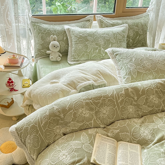91家纺网 家纺一手货源 找家纺 2024新款简约包边全消光雕花牛奶绒兔兔绒四件套 雕花包边- 安妮花苑 绿