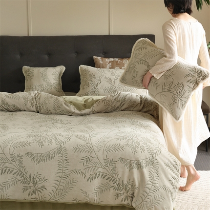91家纺网 家纺一手货源 找家纺 （总）玉宇阁家居 2024新款双色雕花牛奶绒四件套-雪松之境
