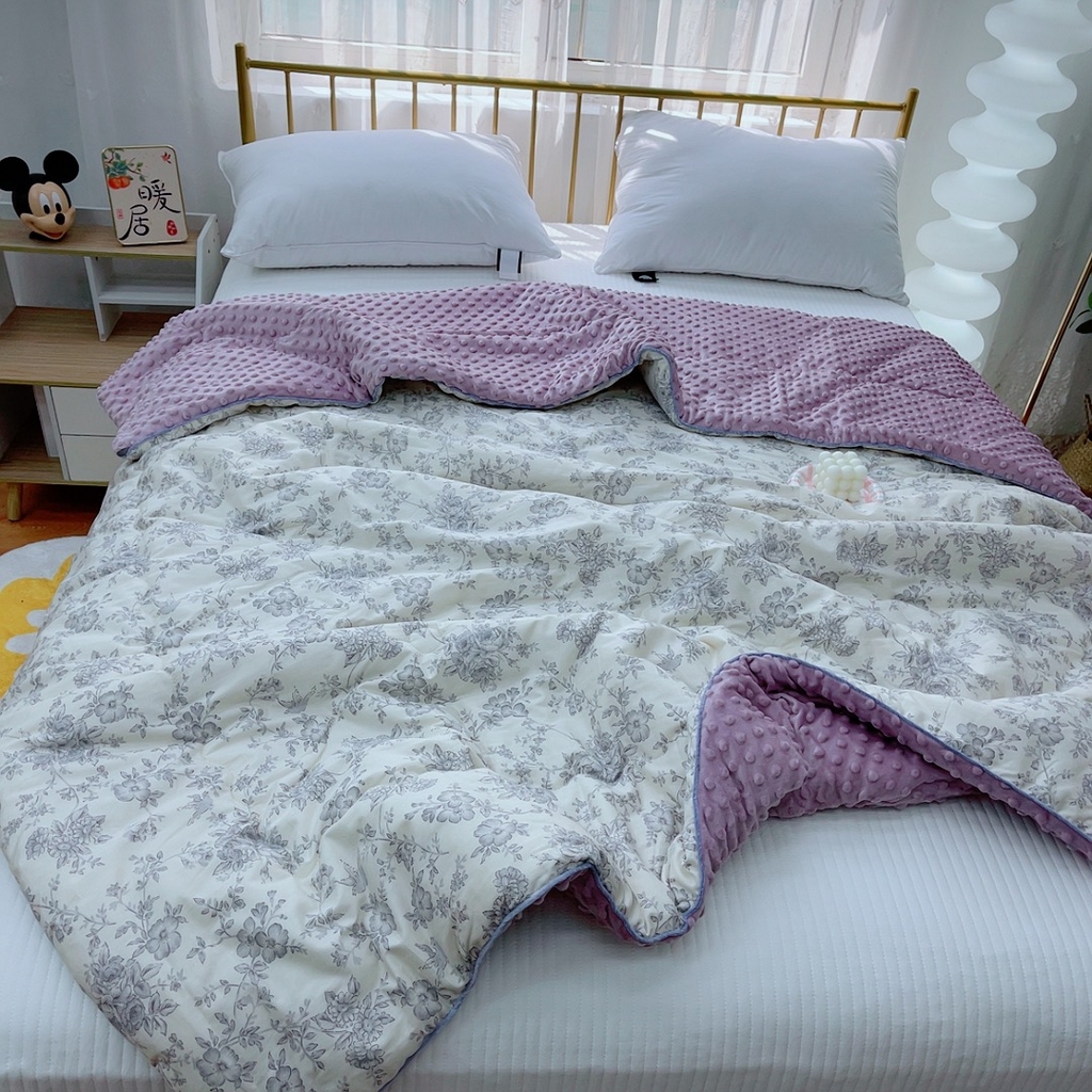 91家纺网 家纺一手货源 找家纺 暖居 2024新款嵌条豆豆被 山茶紫色