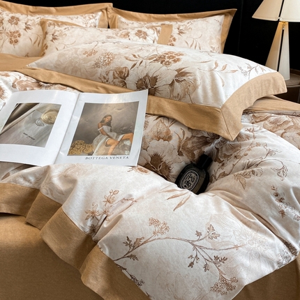 91家纺网 家纺一手货源 找家纺 （总）慕晨 2024新款A类全棉贡缎磨毛数码印花宽边轻奢风中高端四件套直播爆款