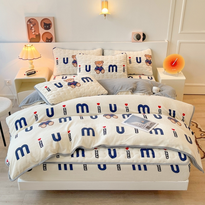 91家纺网 家纺一手货源 找家纺 2024秋冬A类牛奶绒加厚夹棉床笠+牛奶绒被套四件套妙妙熊