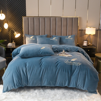 91家纺网 家纺一手货源 找家纺 2024新款水晶绒纯色刺绣单品被套-轻羽系列 轻羽-宾利蓝