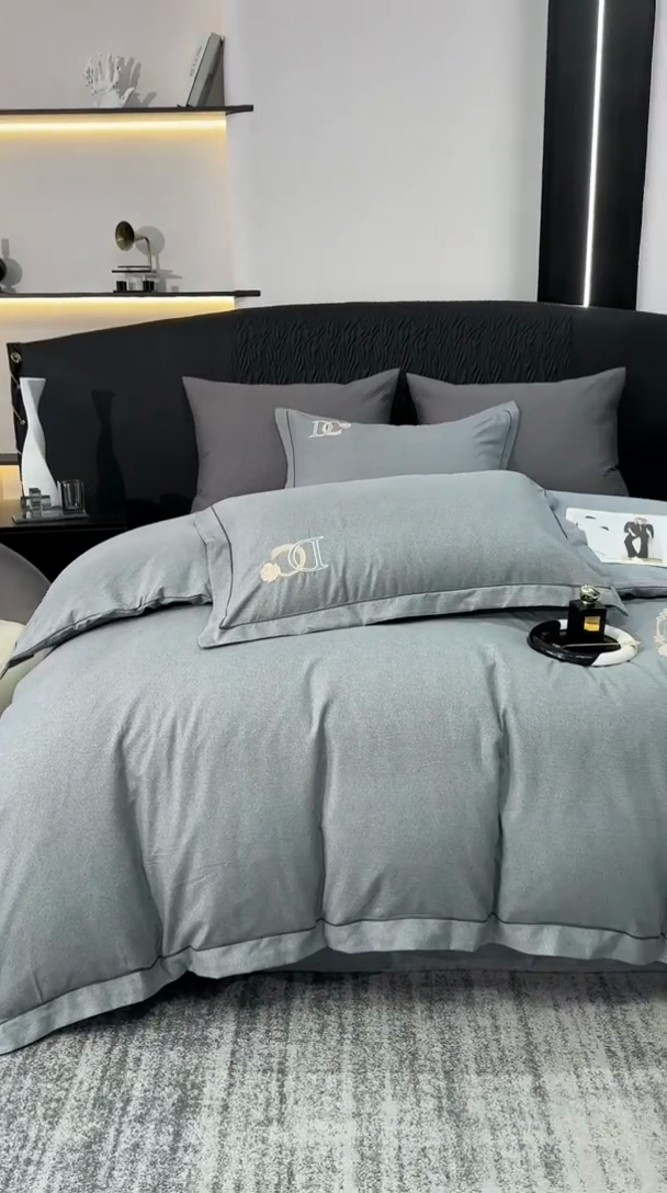 91家纺网 家纺一手货源 找家纺 宜家坊 2024新款加厚肌理纹碳素磨毛刺绣四件套-邂逅系列 邂逅-典雅灰