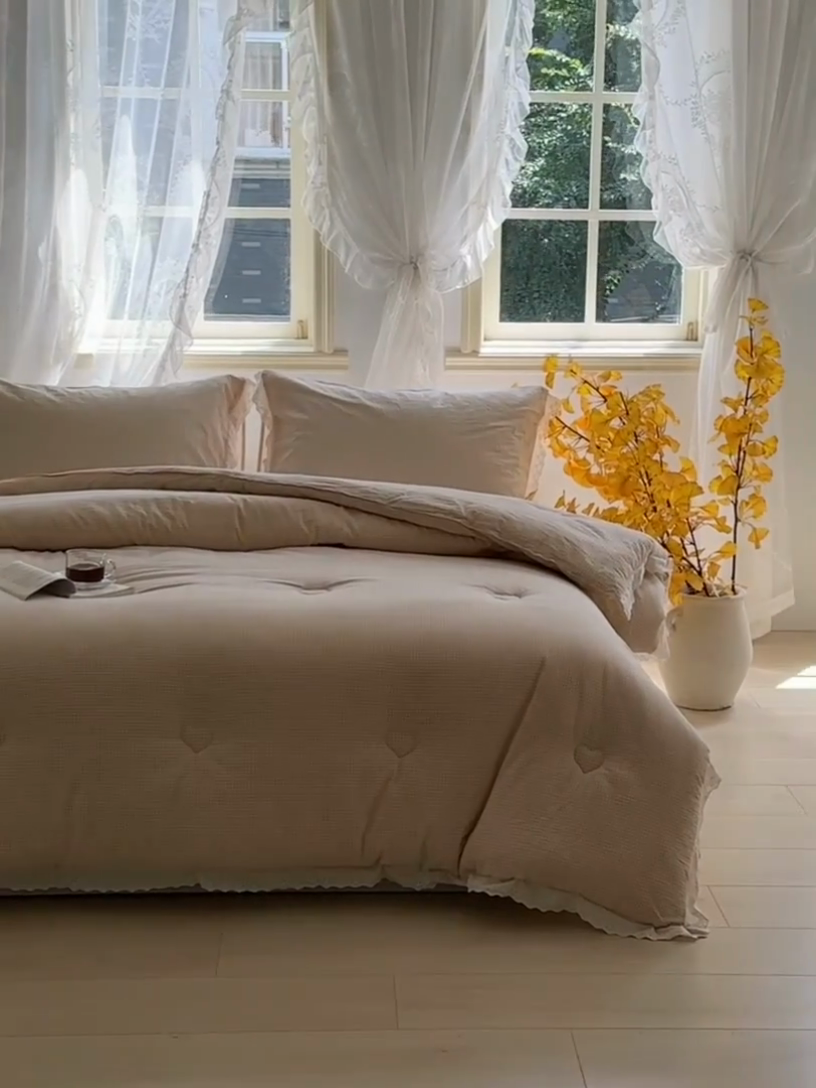 91家纺网 家纺一手货源 找家纺 久典家居 2024新款A类全棉色织水洗棉花边款大豆被 糖果卡其