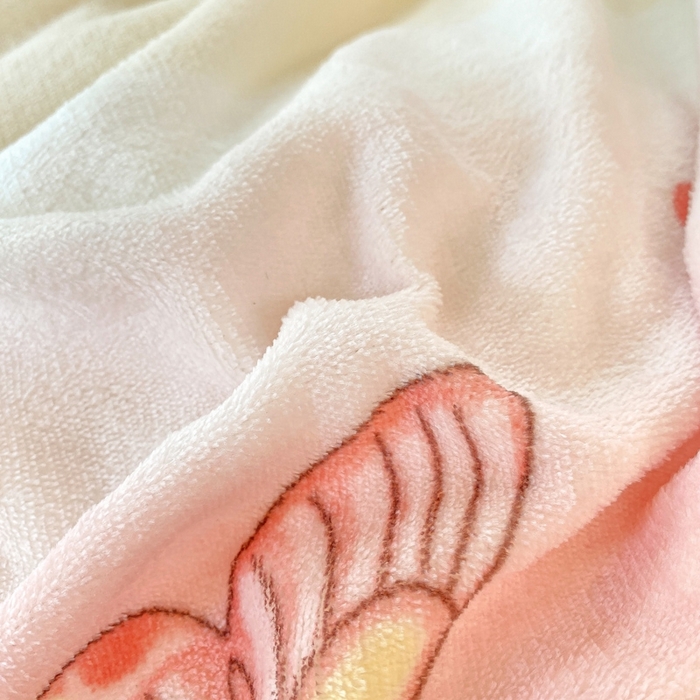 91家纺网 家纺一手货源 找家纺 赫梵茜 2024新款高克重安抚豆豆被套加厚牛奶绒床盖加厚牛奶绒夹棉床笠四件套 蝶恋