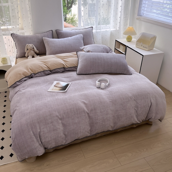 91家纺网 家纺一手货源 找家纺 晚依家纺 2024新款230g纯色立体雕花牛奶绒四件套贝壳边加厚保暖定制定做 香榭格调-紫