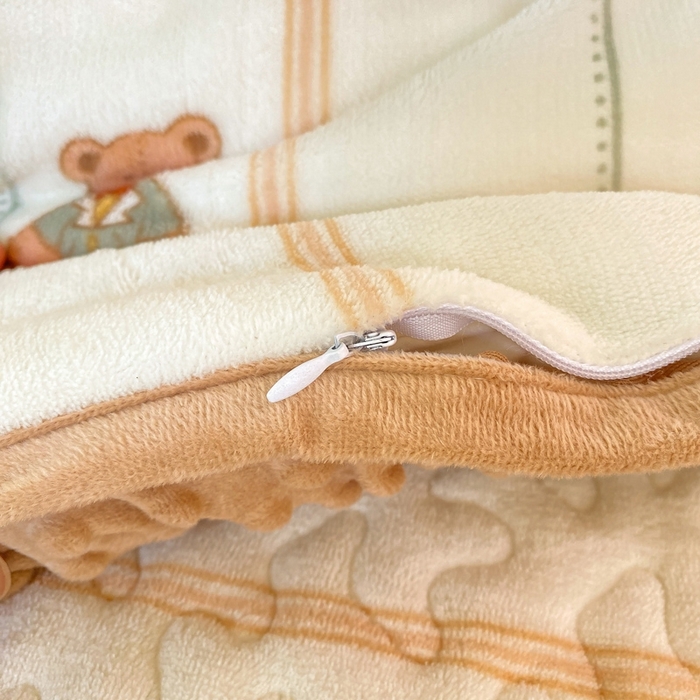 91家纺网 家纺一手货源 找家纺 赫梵茜 2024新款高克重安抚豆豆被套牛奶绒夹棉床盖四件套 南瓜小熊