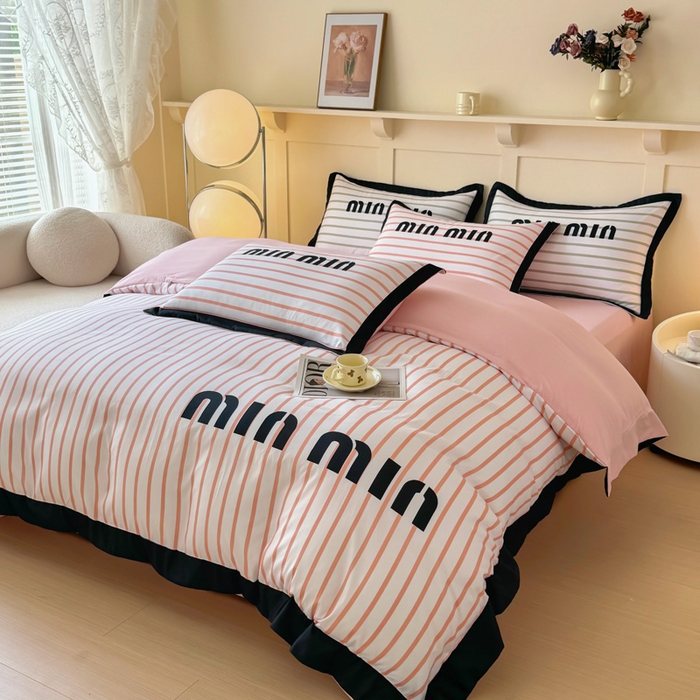 91家纺网 家纺一手货源 找家纺 花沐家居 2024新款亲肤云朵棉四件套加厚印花高克重磨毛四件套直播爆款 条纹粉