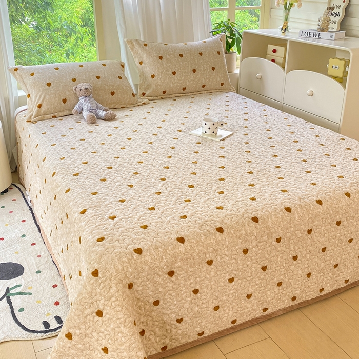 91家纺网 家纺一手货源 找家纺 赫梵茜 2024新款高克重牛奶绒夹棉单床盖 黄色爱心