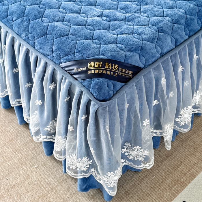 91家纺网 家纺一手货源 找家纺 品乐家纺 2024新款简约牛奶绒夹棉保暖床裙 宾利蓝