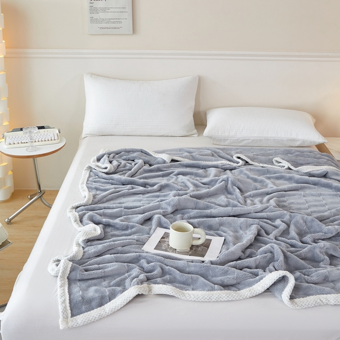 91家纺网 家纺一手货源 找家纺 可思家纺 2024新款纯色仿兔绒泡泡绒毛毯家用四级毯午睡毯 竹兰清羽星空灰