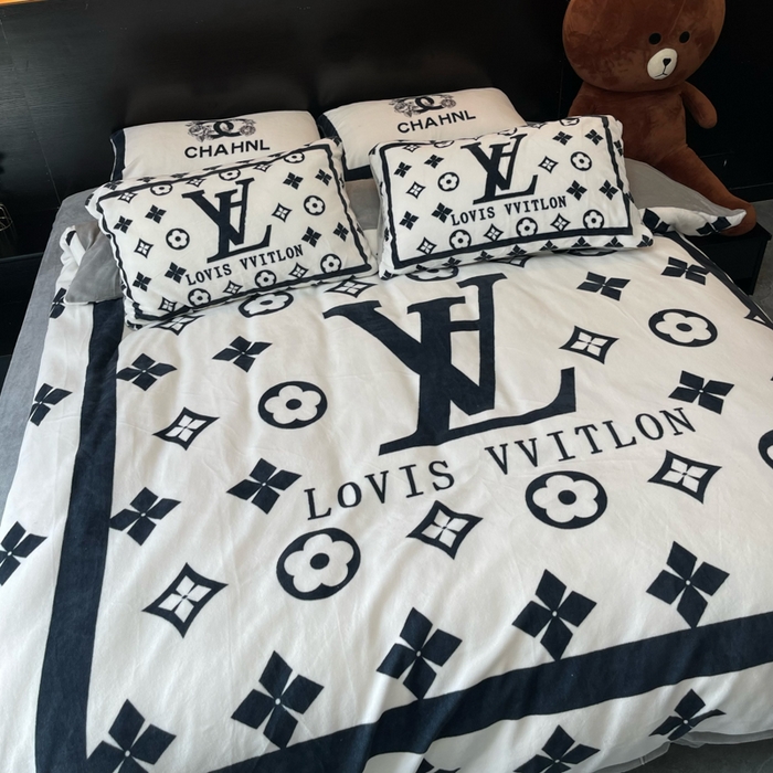 91家纺网 家纺一手货源 找家纺 2024新款大版数码印花四件套高克重双面加厚牛奶绒四件套 黑白v1