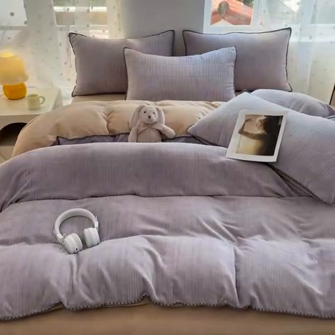91家纺网 家纺一手货源 找家纺 晚依家纺 2024新款230g纯色立体雕花牛奶绒四件套贝壳边加厚保暖定制定做 香榭格调-紫