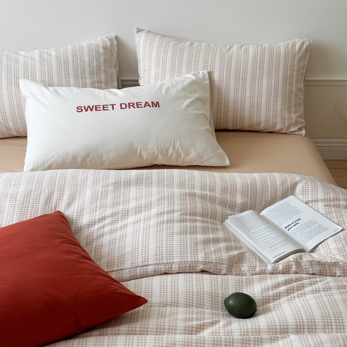 91家纺网 家纺一手货源 找家纺 艾沁家纺 2024新款40S全棉色织水洗提花条纹四件套 花漾-咖（配一对提花枕）