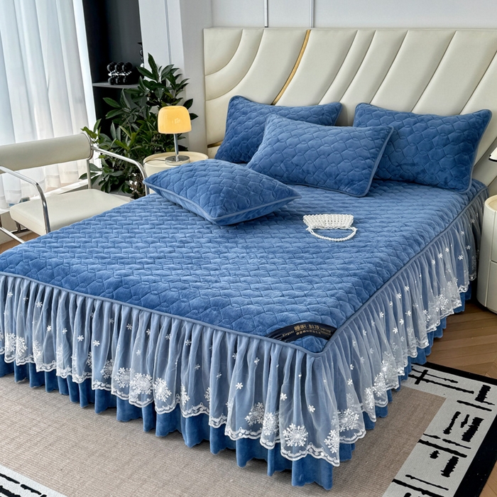 91家纺网 家纺一手货源 找家纺 品乐家纺 2024新款简约牛奶绒夹棉保暖床裙 宾利蓝