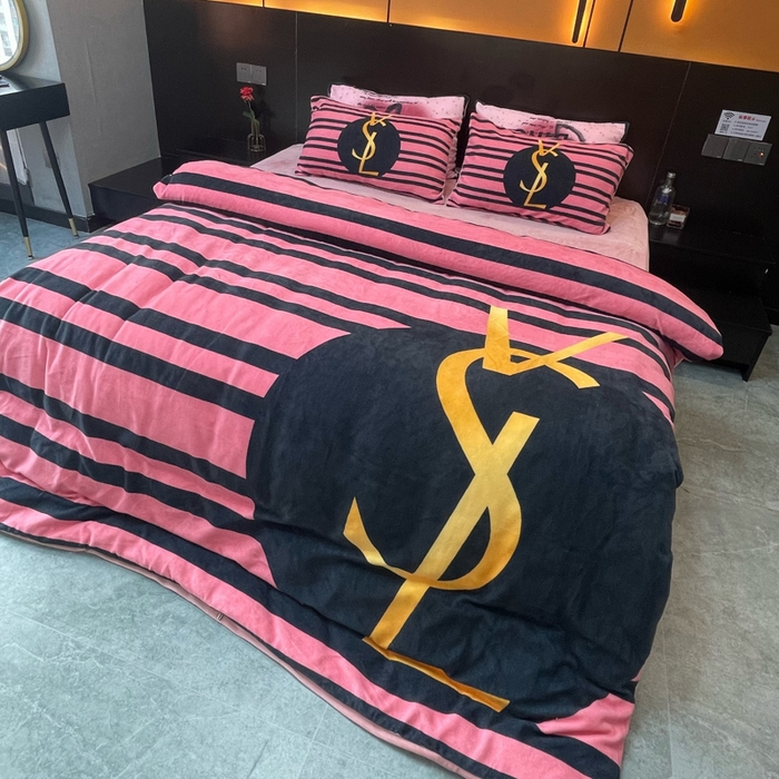 91家纺网 家纺一手货源 找家纺 2024新款大版数码印花四件套高克重双面加厚牛奶绒四件套 条纹女孩