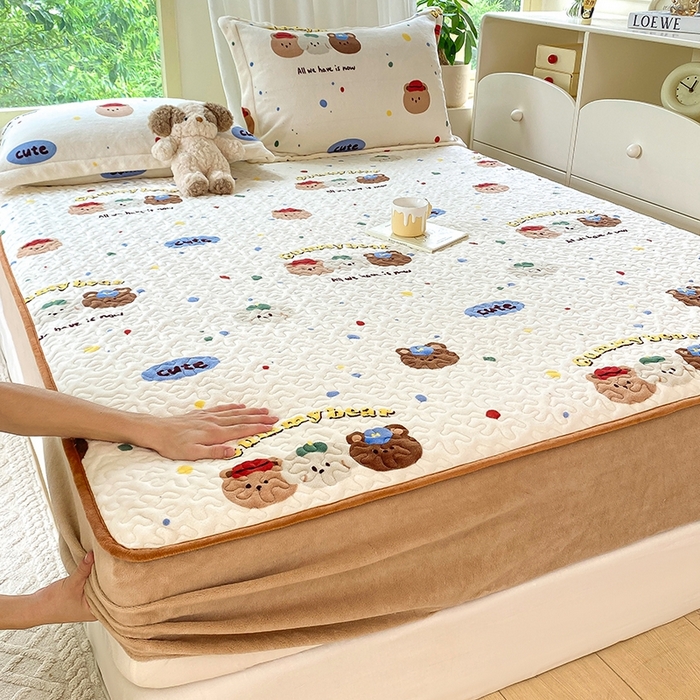 91家纺网 家纺一手货源 找家纺 赫梵茜 2024新款高克重安抚豆豆被套牛奶绒夹棉床笠四件套 南瓜小熊