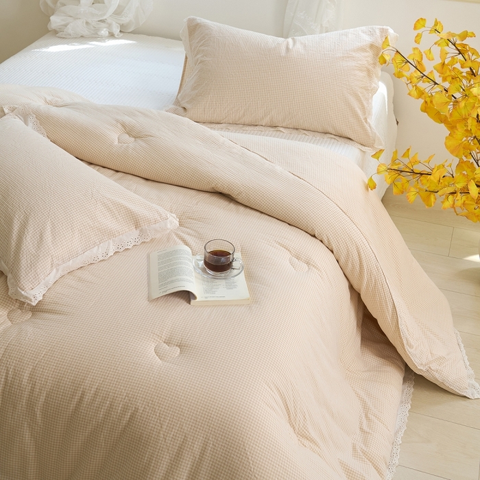 91家纺网 家纺一手货源 找家纺 久典家居 2024新款A类全棉色织水洗棉花边款大豆被 糖果卡其