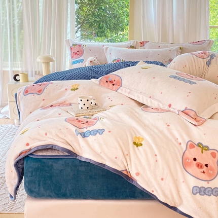 赫梵茜 2024新款高克重安抚豆豆被套加厚牛奶绒床盖加厚牛奶绒夹棉床笠四件套 小猪猪