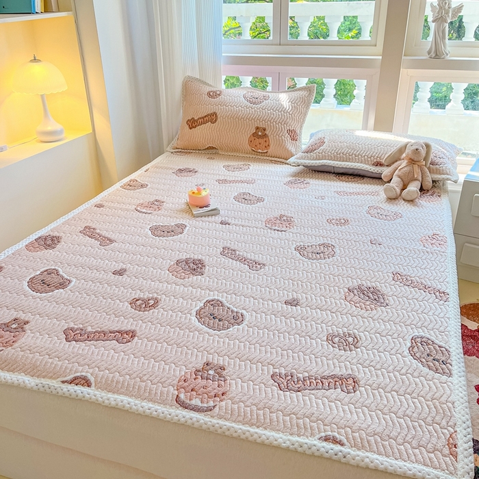 91家纺网 家纺一手货源 找家纺 川悦生活 2024新款A类印花雪花绒床垫加厚绒保暖床护垫 床垫巧克力熊