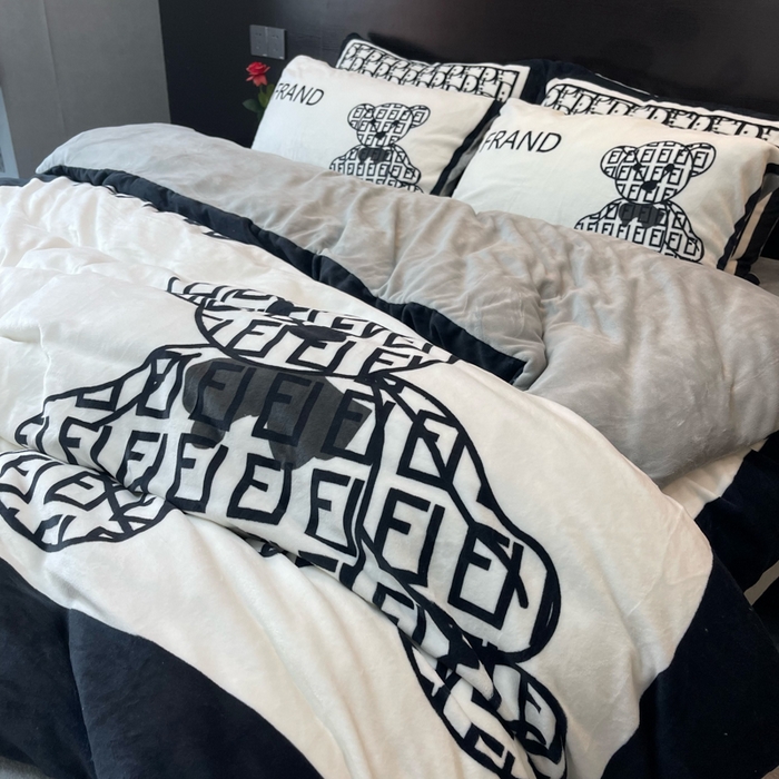 91家纺网 家纺一手货源 找家纺 2024新款大版数码印花四件套高克重双面加厚牛奶绒四件套 小白熊