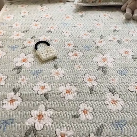 91家纺网 家纺一手货源 找家纺 川悦生活 2024新款A类印花雪花绒床垫加厚绒保暖床护垫 床垫奶芙小花