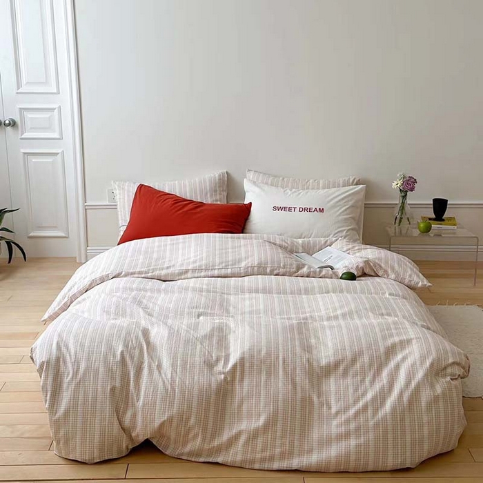 91家纺网 家纺一手货源 找家纺 艾沁家纺 2024新款40S全棉色织水洗提花条纹四件套 花漾-咖（配一对提花枕）