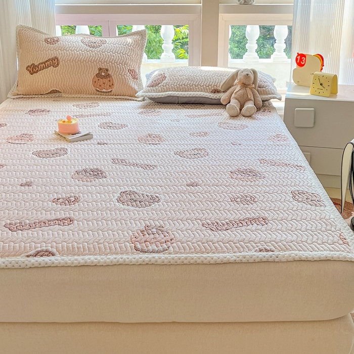 91家纺网 家纺一手货源 找家纺 川悦生活 2024新款A类印花雪花绒床垫加厚绒保暖床护垫 床垫巧克力熊