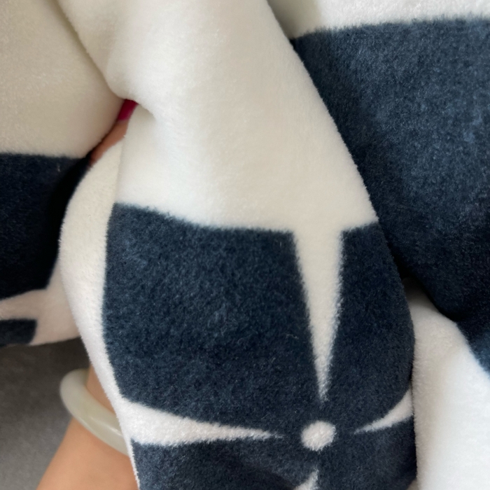 91家纺网 家纺一手货源 找家纺 2024新款大版数码印花四件套高克重双面加厚牛奶绒四件套 黑白v1