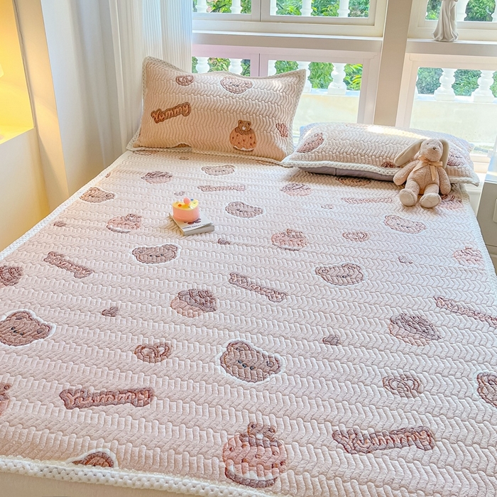 91家纺网 家纺一手货源 找家纺 川悦生活 2024新款A类印花雪花绒床垫加厚绒保暖床护垫 床垫巧克力熊