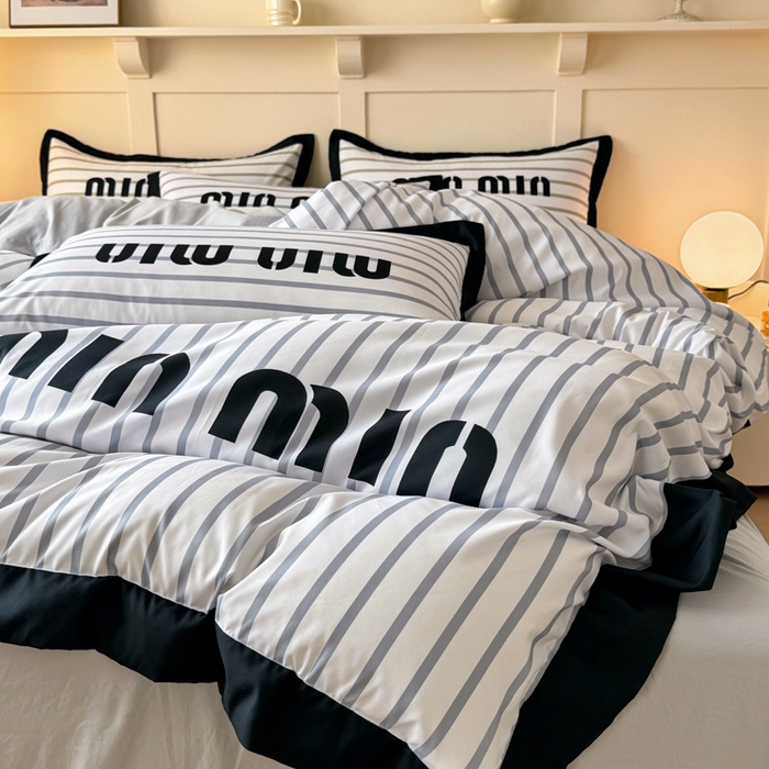 91家纺网 家纺一手货源 找家纺 花沐家居 2024新款亲肤云朵棉四件套加厚印花高克重磨毛四件套直播爆款 条纹灰