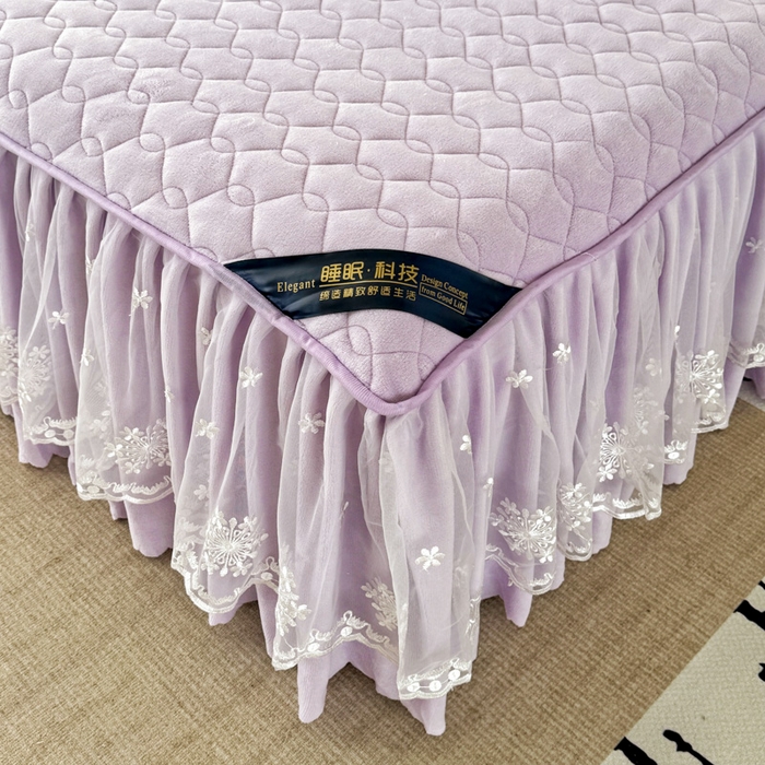 91家纺网 家纺一手货源 找家纺 品乐家纺 2024新款简约牛奶绒夹棉保暖床裙 浅紫