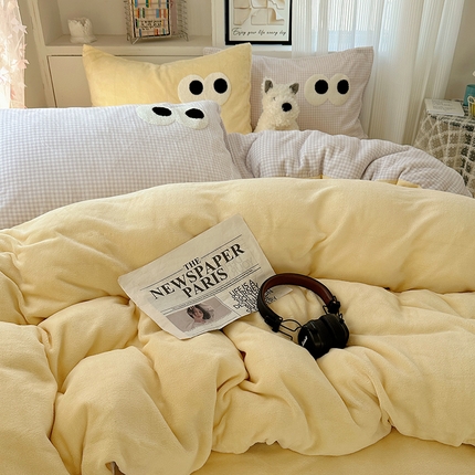 91家纺网 家纺一手货源 找家纺 桃子家居 2024新款A类ins加厚毛巾绣大眼萌混搭撞色牛奶绒系列四件套 绒毛巾绣-大眼萌蓝格黄黄2