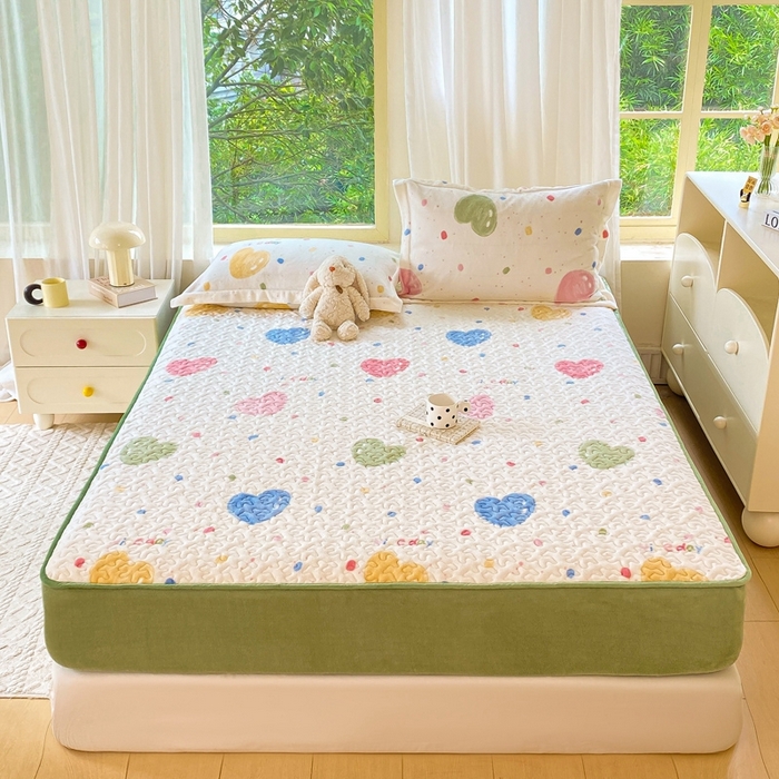 91家纺网 家纺一手货源 找家纺 赫梵茜 2024新款高克重安抚豆豆被套加厚牛奶绒床盖加厚牛奶绒夹棉床笠四件套 七彩爱心