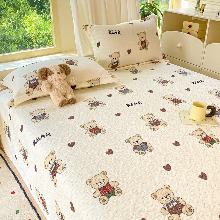 91家纺网 家纺一手货源 找家纺 赫梵茜 2024新款高克重安抚豆豆被套牛奶绒夹棉床盖四件套 布偶熊