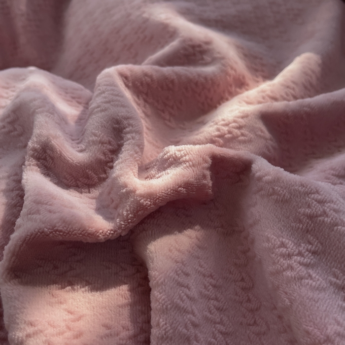 91家纺网 家纺一手货源 找家纺 晚依家纺 2024新款230g纯色立体雕花牛奶绒四件套贝壳边加厚保暖定制定做 语格-珊瑚粉